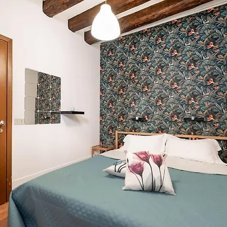 Guggenheim Dorsoduro Apartment *